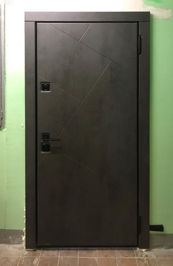 Входная дверь в квартиру 471АР1 вид снаружи